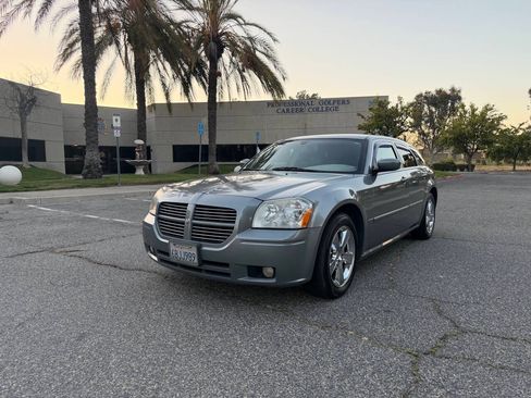 Used 2007 Dodge Magnum R/T Sport Wagon 4D RWD image 3