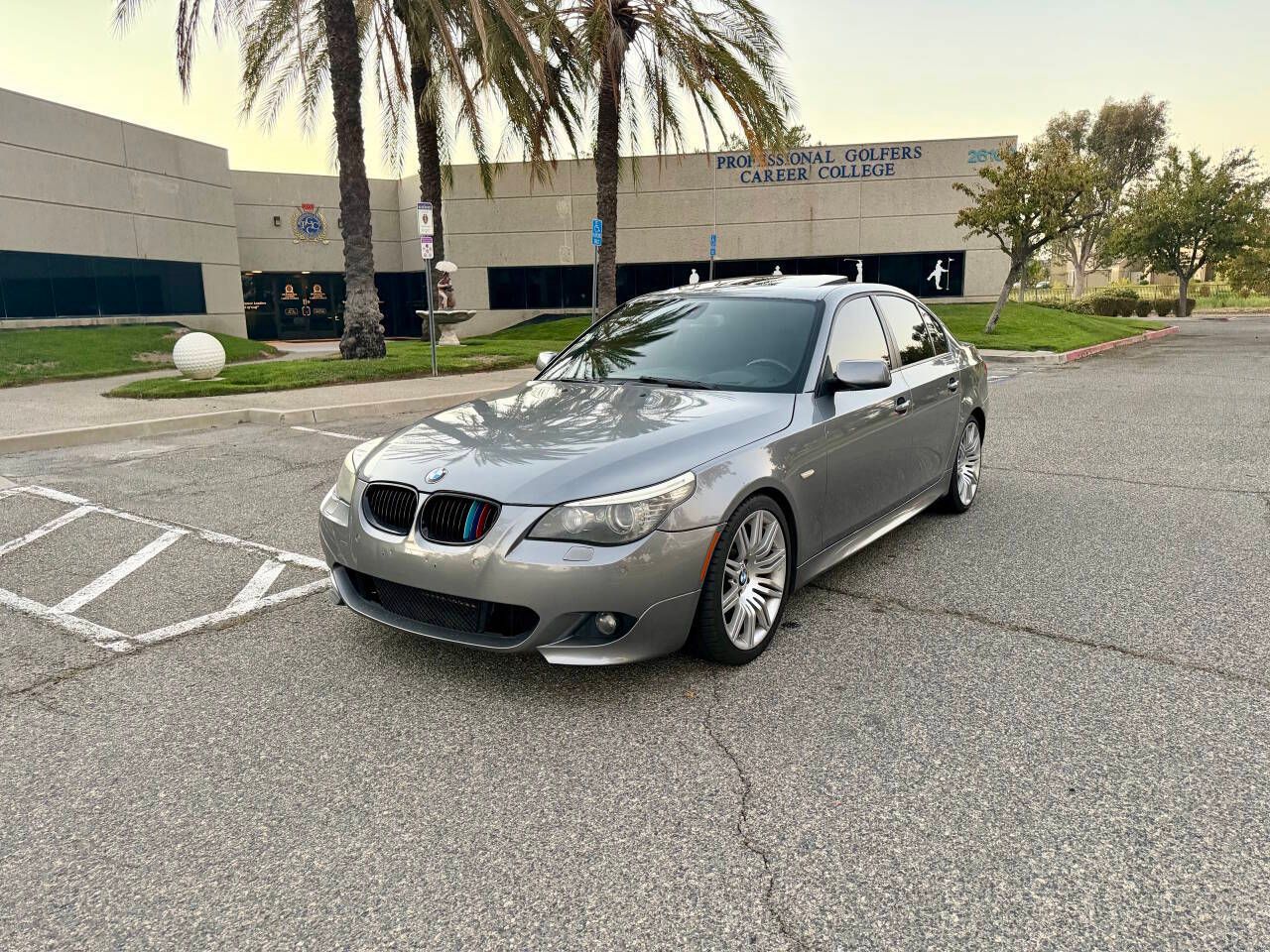Used 2010 BMW 550i w/ M-Sport Package RWD image 4