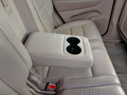 Used 2014 Jeep Grand Cherokee Overland image 36