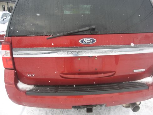 Used 2015 Ford Expedition XLT image 5