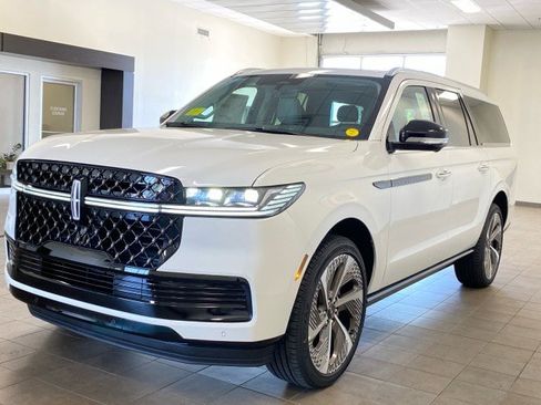 New 2027 Lincoln Navigator L Black Label AWD/4WD image 4