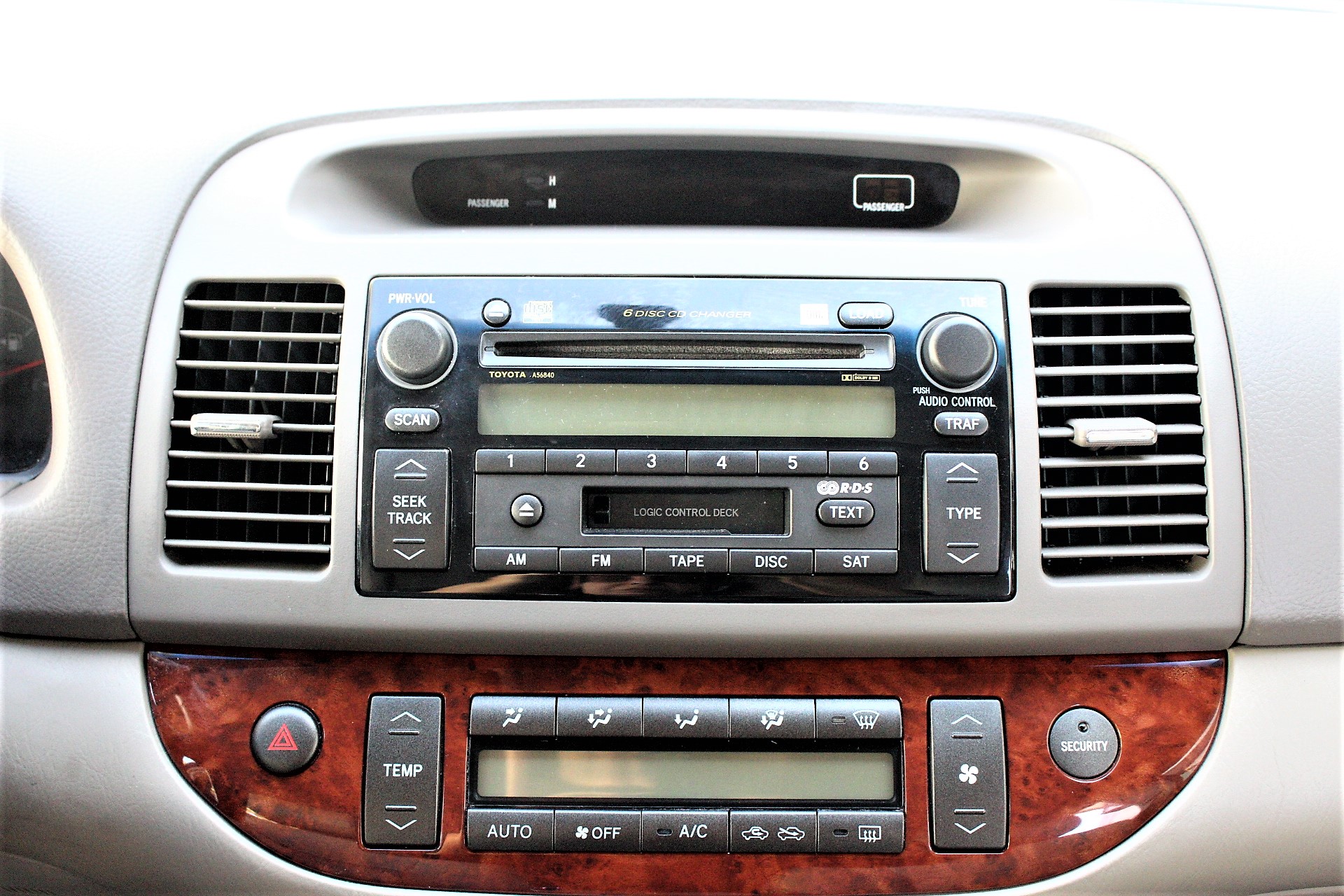 Used 2005 Toyota Camry XLE FWD image 26