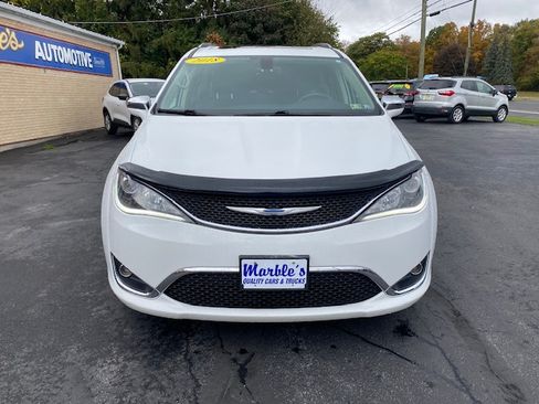 Used 2018 Chrysler Pacifica Limited image 3