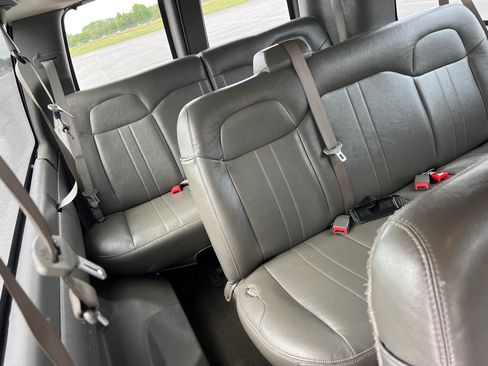 Used 2017 Chevrolet Express 3500 LT Extended Passenger RWD image 18