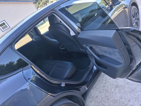 Used 2024 Tesla Model Y AWD Performance image 11
