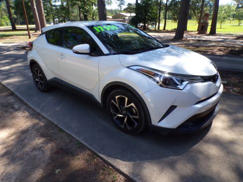 Used 2019 Toyota C-HR Limited FWD image 2