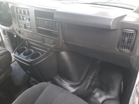 Used 2020 GMC Savana 2500 image 17