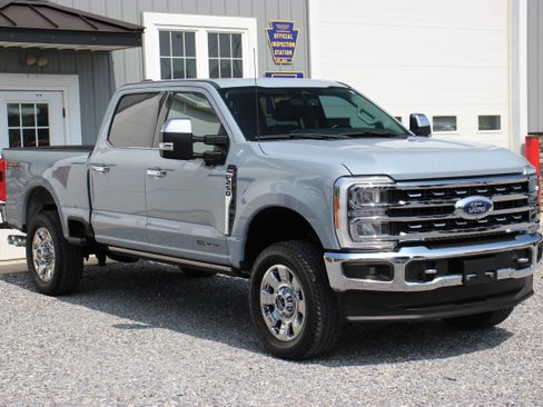 Used 2024 Ford F250 4x4 Crew Cab Super Duty image 1