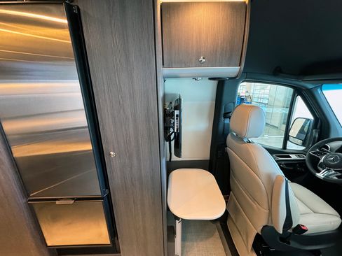 Used 2025 Mercedes-Benz Sprinter 3500 image 10