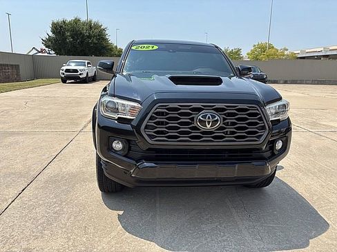 Used 2021 Toyota Tacoma TRD Sport image 2