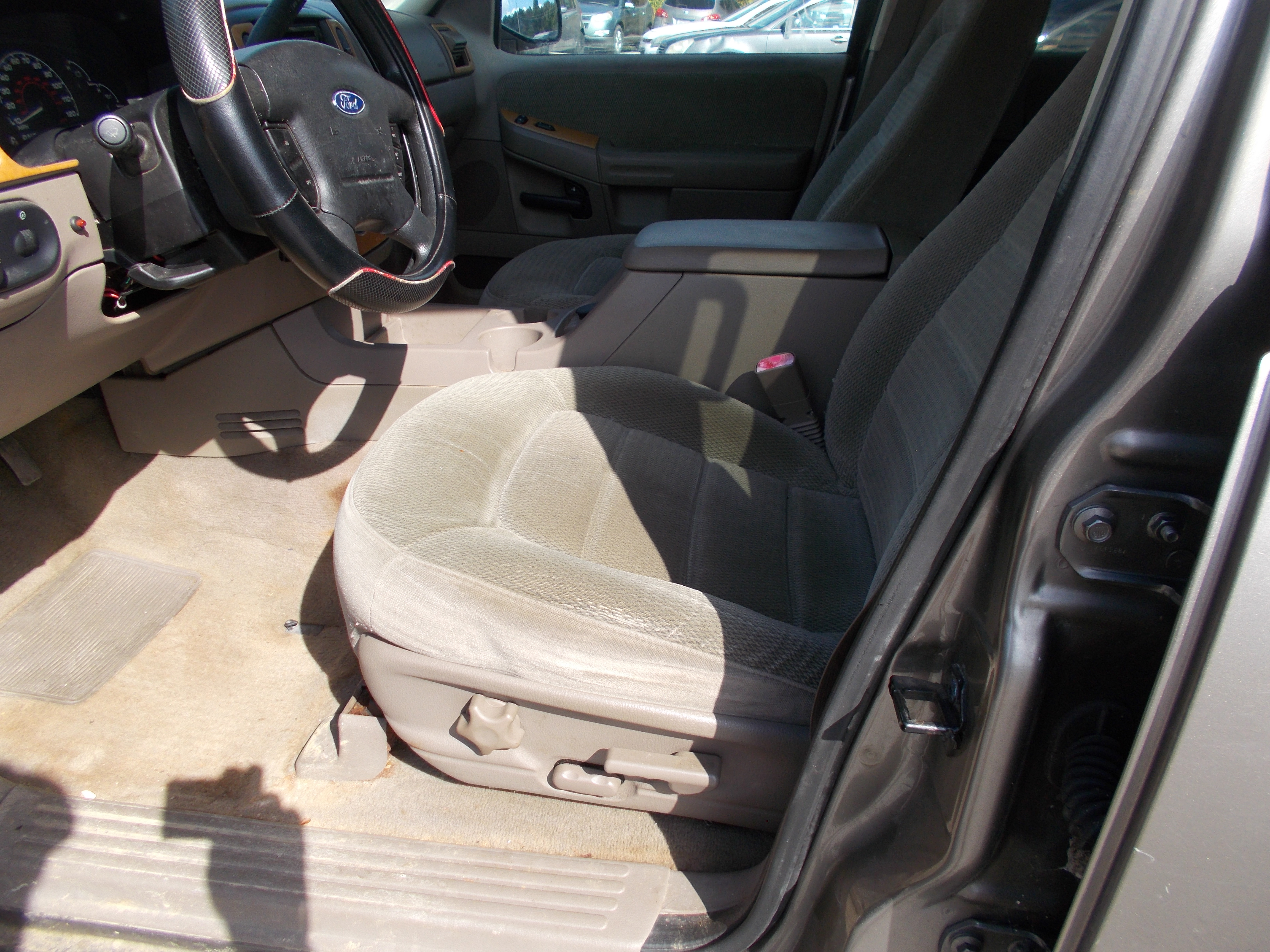 Used 2002 Ford Explorer 4WD XLT image 7