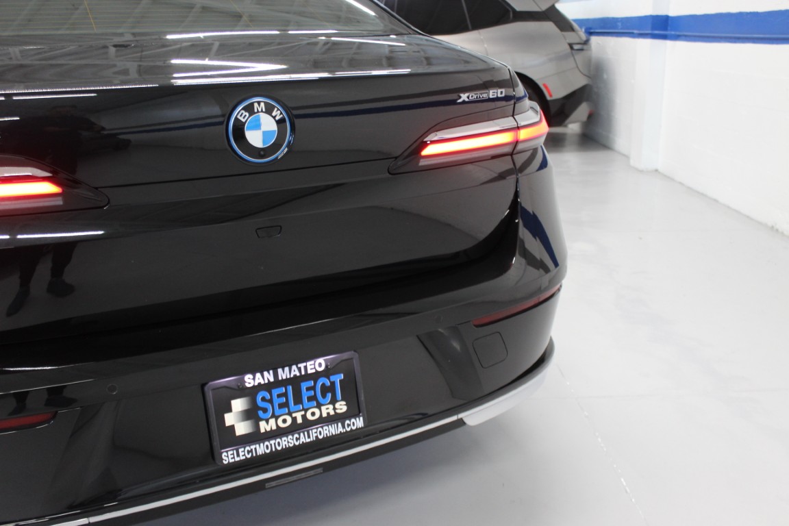 Used 2024 BMW i7 xDrive60 AWD/4WD image 10