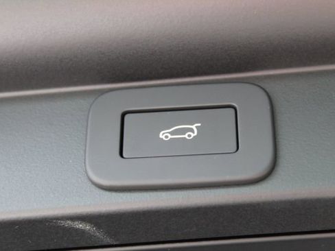 New 2025 Land Rover Range Rover SE image 22