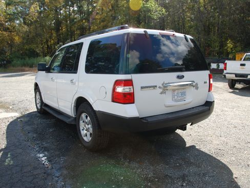 Used 2010 Ford Expedition XLT image 4
