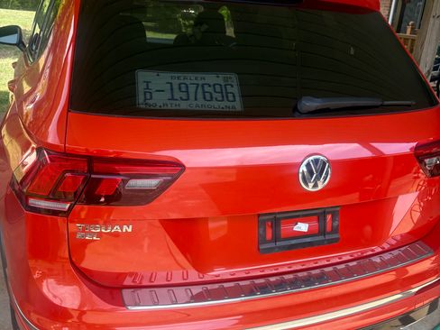 Used 2018 Volkswagen Tiguan FWD image 2