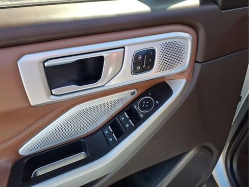 Used 2023 Ford Explorer King Ranch w/ Technology Package AWD/4WD image 17