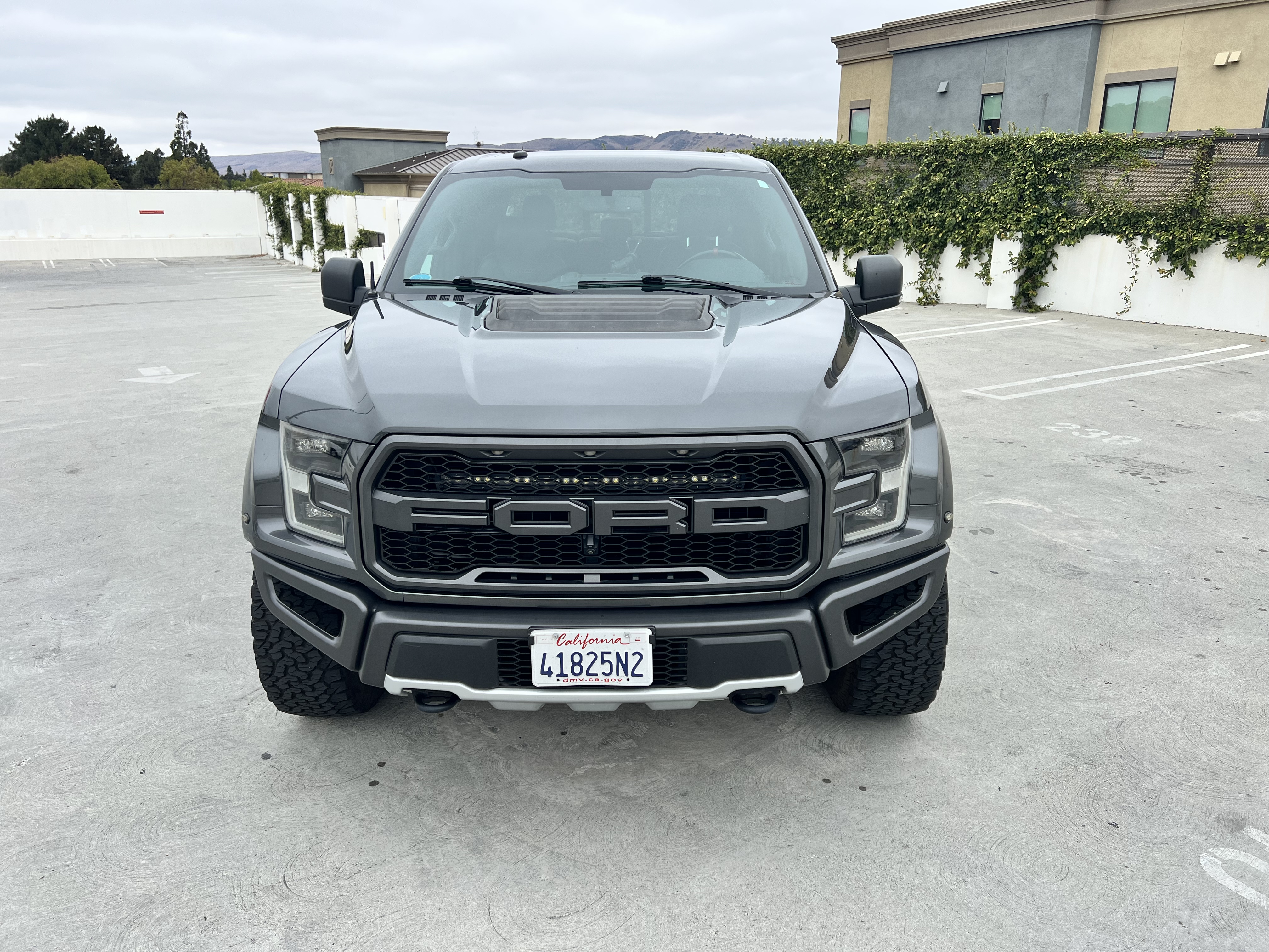 Used 2018 Ford F150 4x4 Crew Cab Raptor image 2