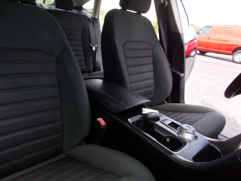 Used 2019 Ford Fusion SE FWD image 21