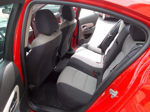 Used 2014 Chevrolet Cruze LS FWD image 18