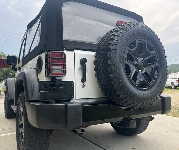 Used 2016 Jeep Wrangler 4WD Sport image 11