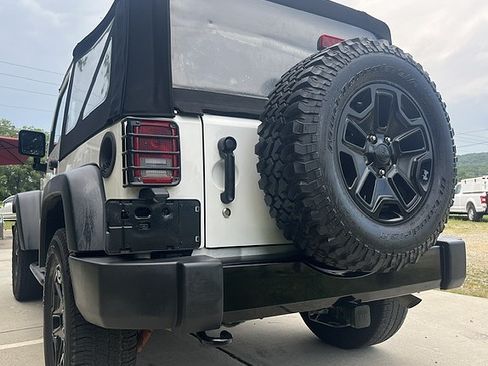 Used 2016 Jeep Wrangler 4WD Sport image 11