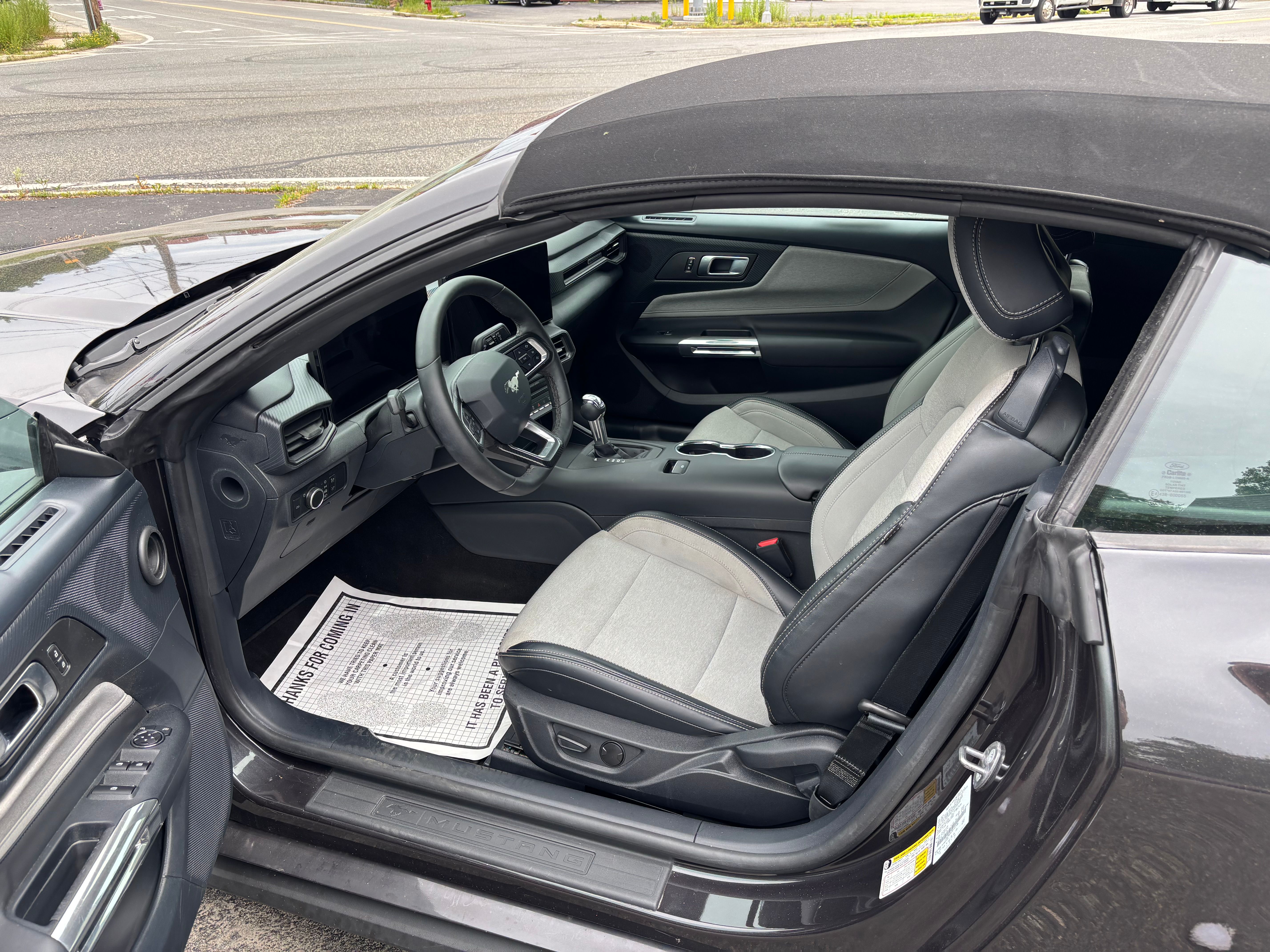 Used 2024 Ford Mustang Convertible RWD image 4