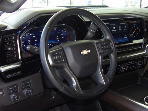 Used 2025 Chevrolet Silverado 2500 4x4 Crew Cab High Country image 24