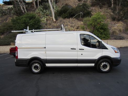 Used 2019 Ford Transit 150 XLT image 4