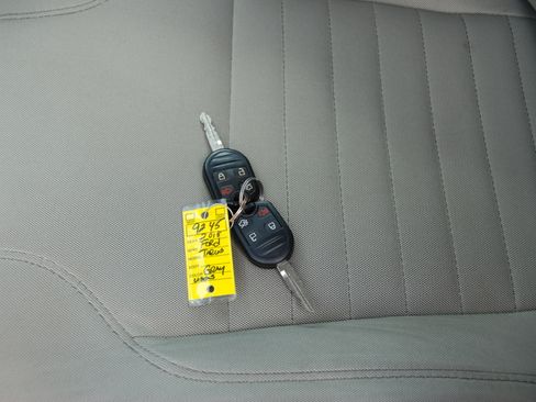 Used 2018 Ford Taurus SE FWD image 31
