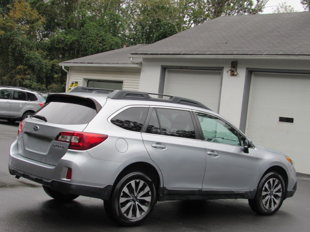 Used 2015 Subaru Outback 2.5i Limited AWD/4WD image 9