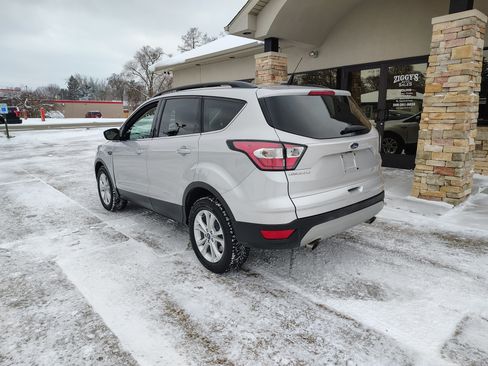 Used 2018 Ford Escape SE image 4