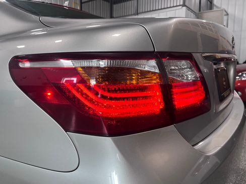 Used 2011 Lexus LS 460 Luxury RWD image 7