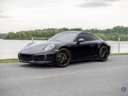 Used 2018 Porsche 911 Carrera S RWD image 2