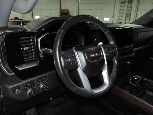 Used 2023 GMC Sierra 1500 4WD Crew Cab Elevation image 44