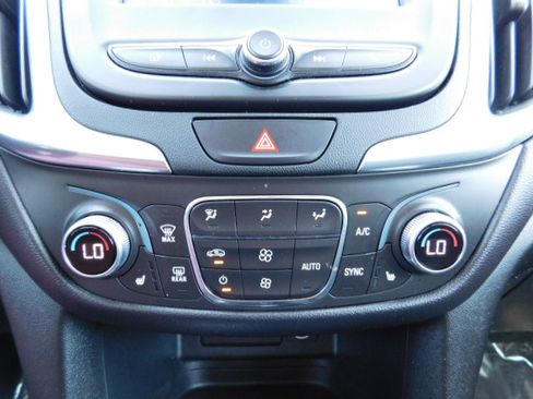 Used 2021 Chevrolet Equinox LT image 20