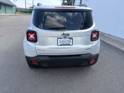 Used 2017 Jeep Renegade 4WD Latitude image 5