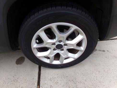 Used 2015 Jeep Renegade FWD Latitude image 9