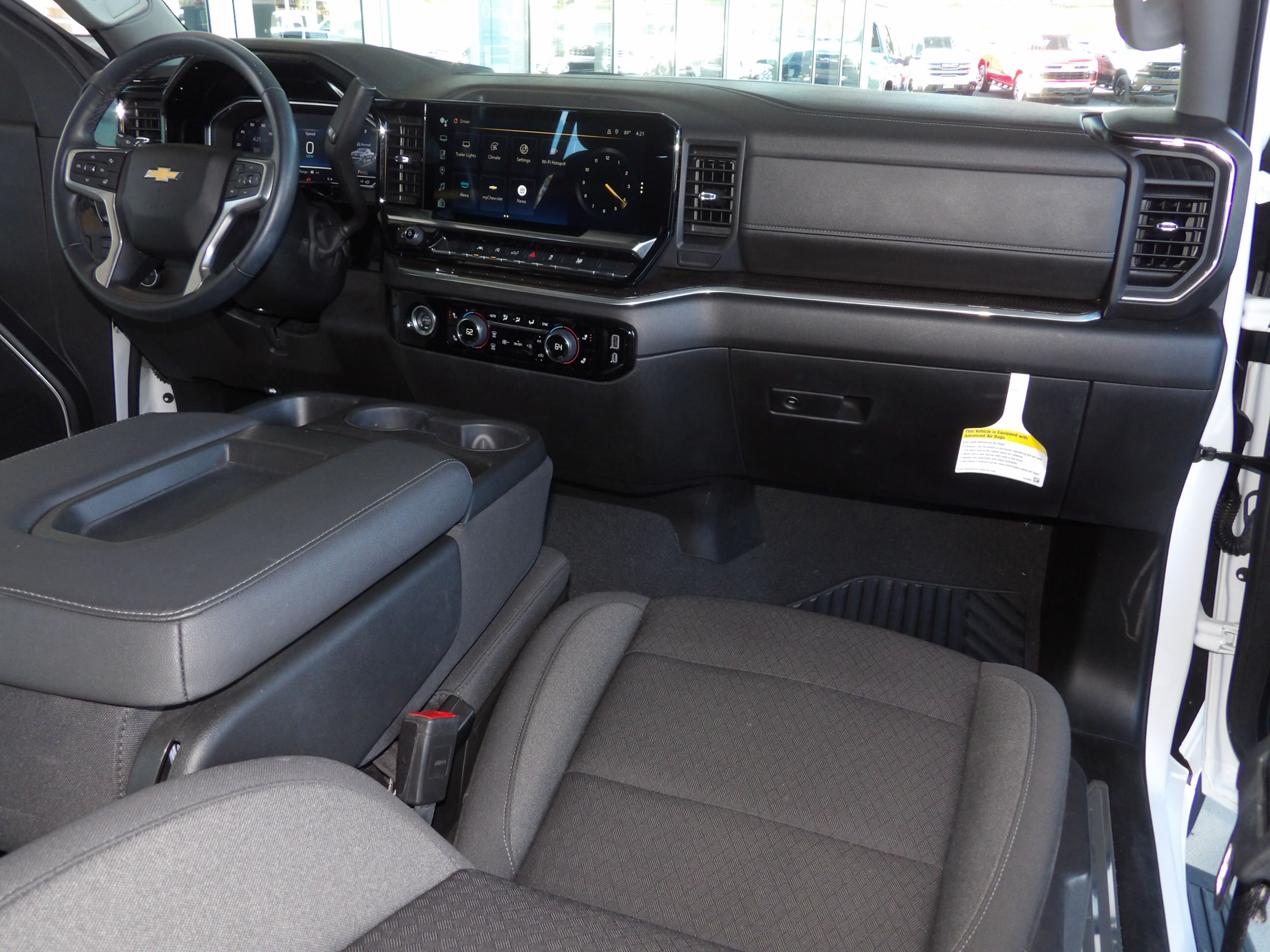 Used 2024 Chevrolet Silverado 1500 4x4 Crew Cab LT image 3