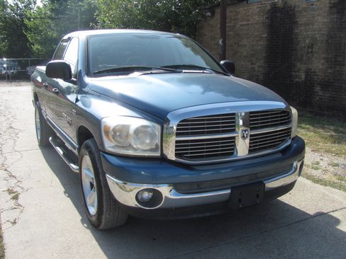 Used 2006 Dodge Ram 1500 Truck 2WD Quad Cab image 2