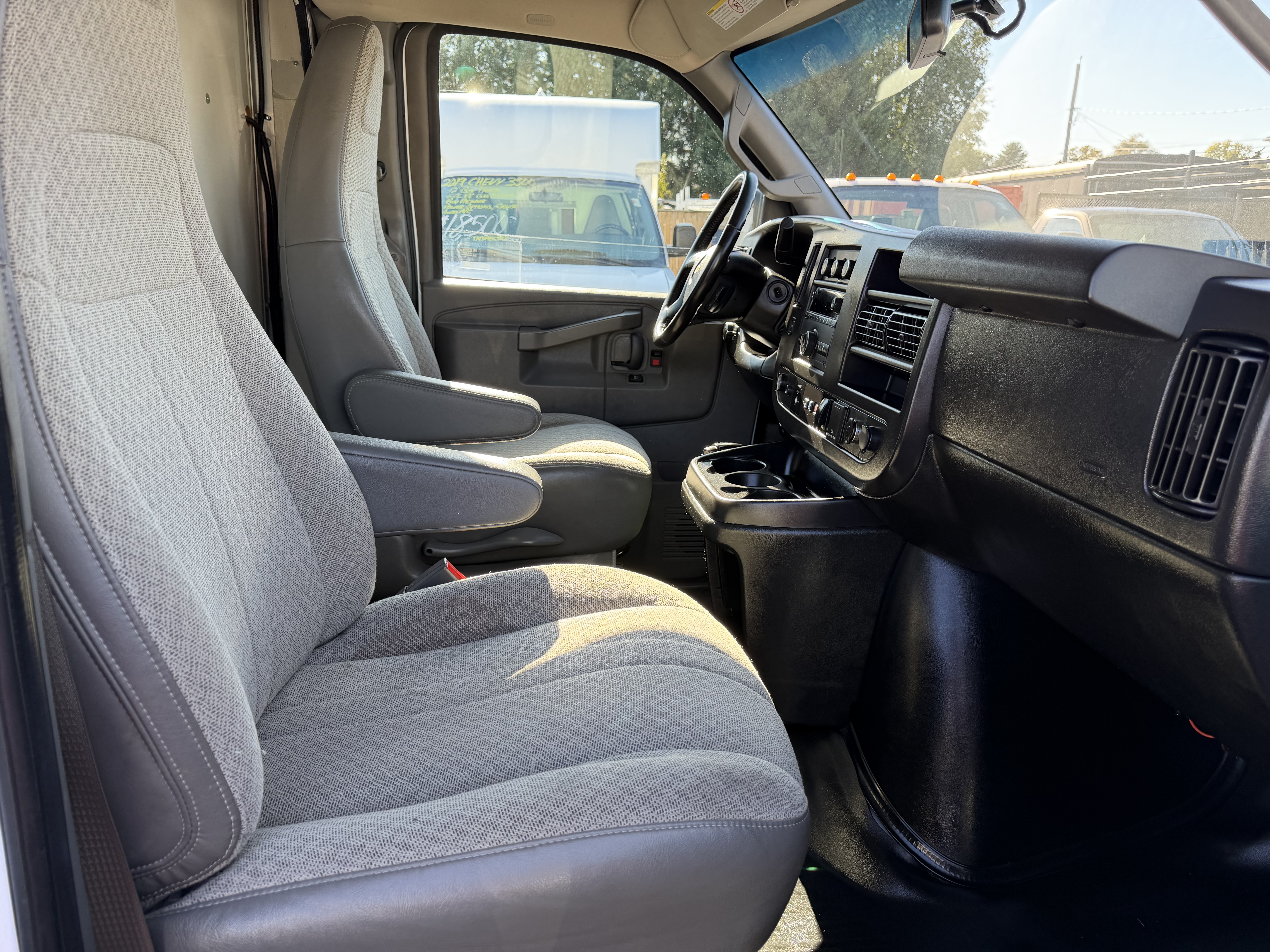 Used 2021 Chevrolet Express 3500 UNAVAIL RWD image 20