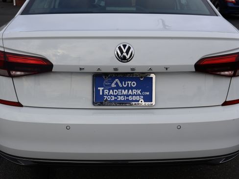 Used 2022 Volkswagen Passat Limited Edition image 12