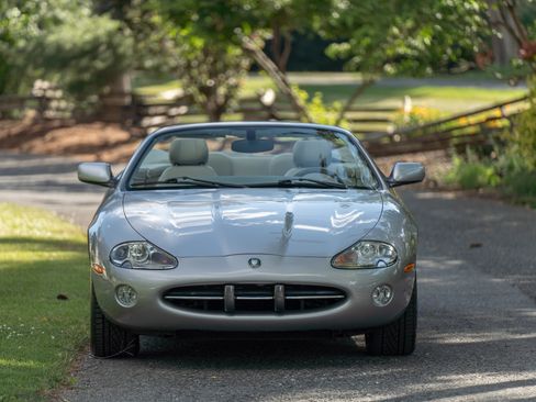 Used 2001 Jaguar XK8 Convertible RWD image 3