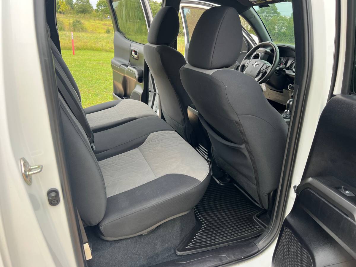 Used 2020 Toyota Tacoma TRD Sport AWD/4WD image 15