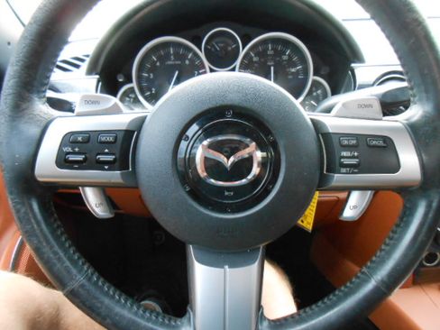 Used 2006 MAZDA MX-5 Miata Grand Touring RWD image 18