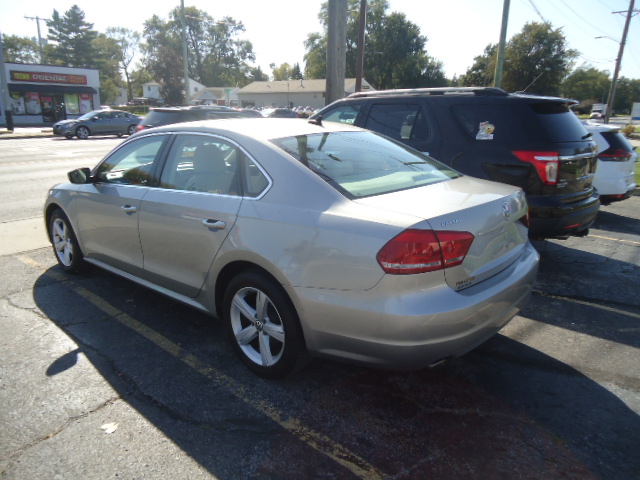 Used 2013 Volkswagen Passat TDI SE FWD image 3
