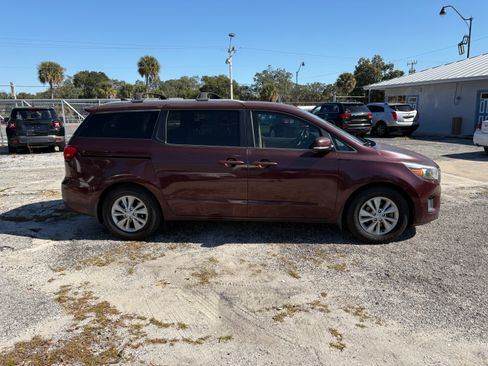 Used 2016 Kia Sedona LX image 7