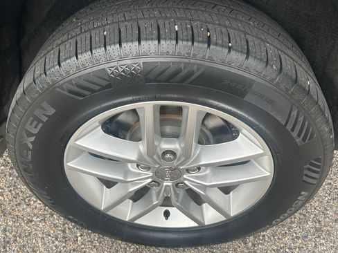 Used 2018 Jeep Grand Cherokee 2WD Laredo image 16