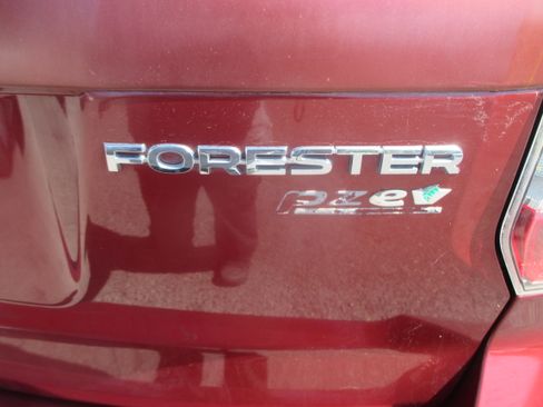 Used 2015 Subaru Forester 2.5i Premium Sport Utility 4D AWD/4WD image 6