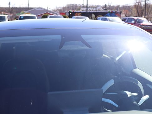 Used 2025 Tesla Model Y Performance image 12