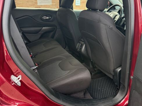 Used 2019 Jeep Cherokee Latitude image 9